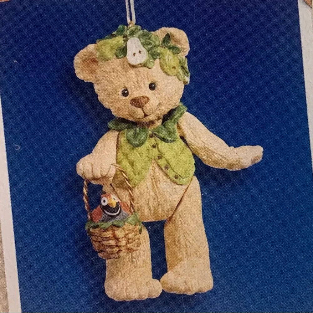 Hallmark Keepsake Ornament * Gift Bearers * 2005